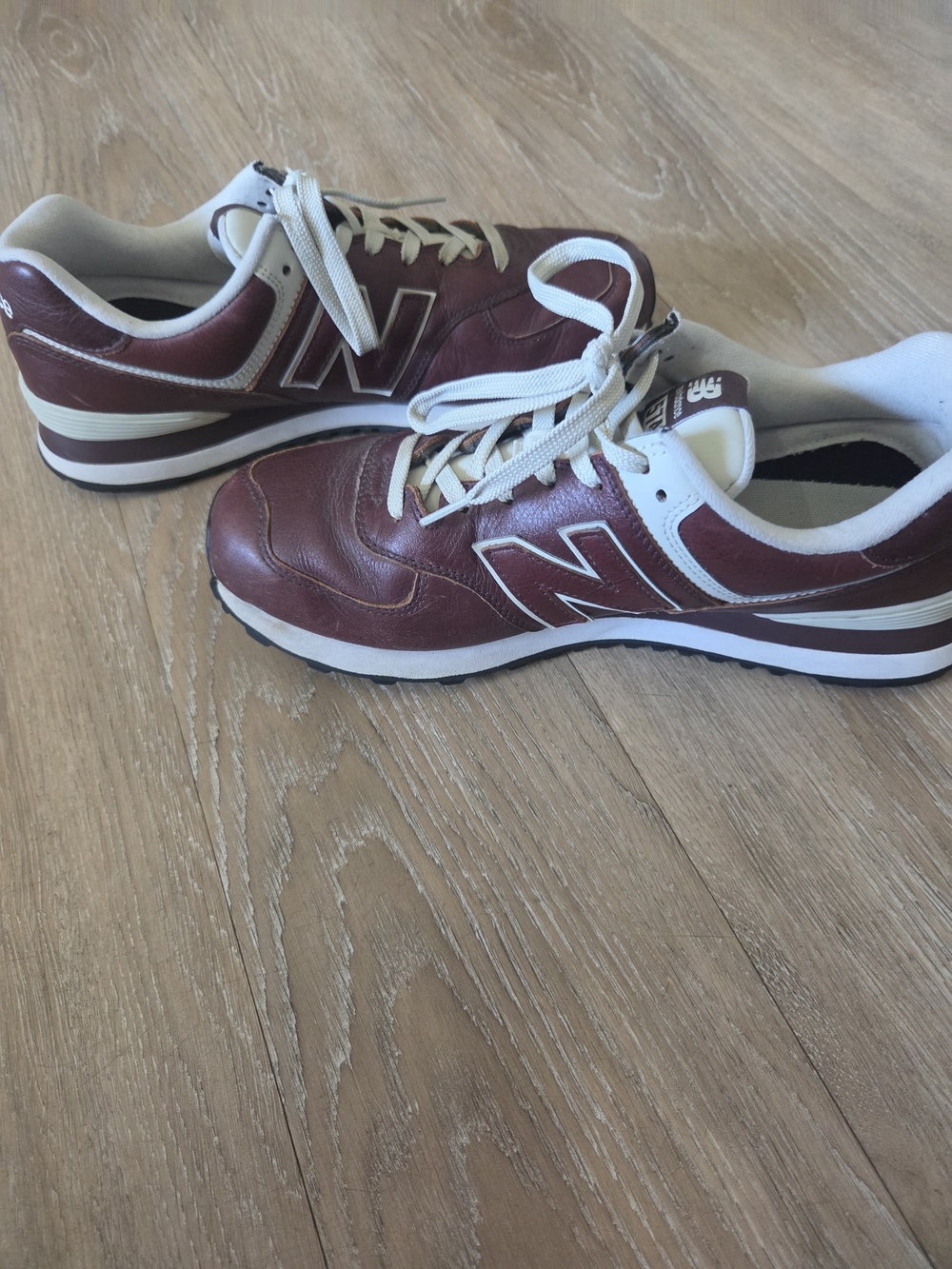 New Balance Men's Leather Sneakers in Burgundy and White Sz 10.5